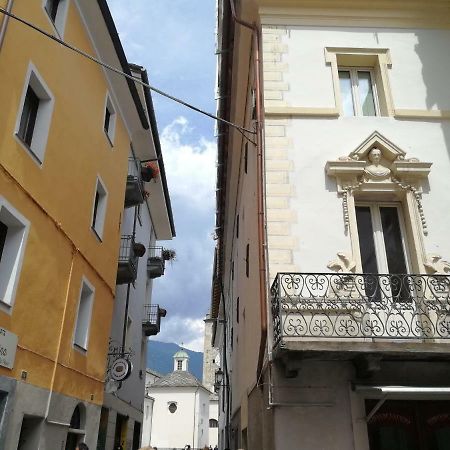 Appartamento Nel Centro Storico Di Aosta Con Vista Sui Ghiacciai Exteriör bild