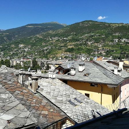 Appartamento Nel Centro Storico Di Aosta Con Vista Sui Ghiacciai Exteriör bild