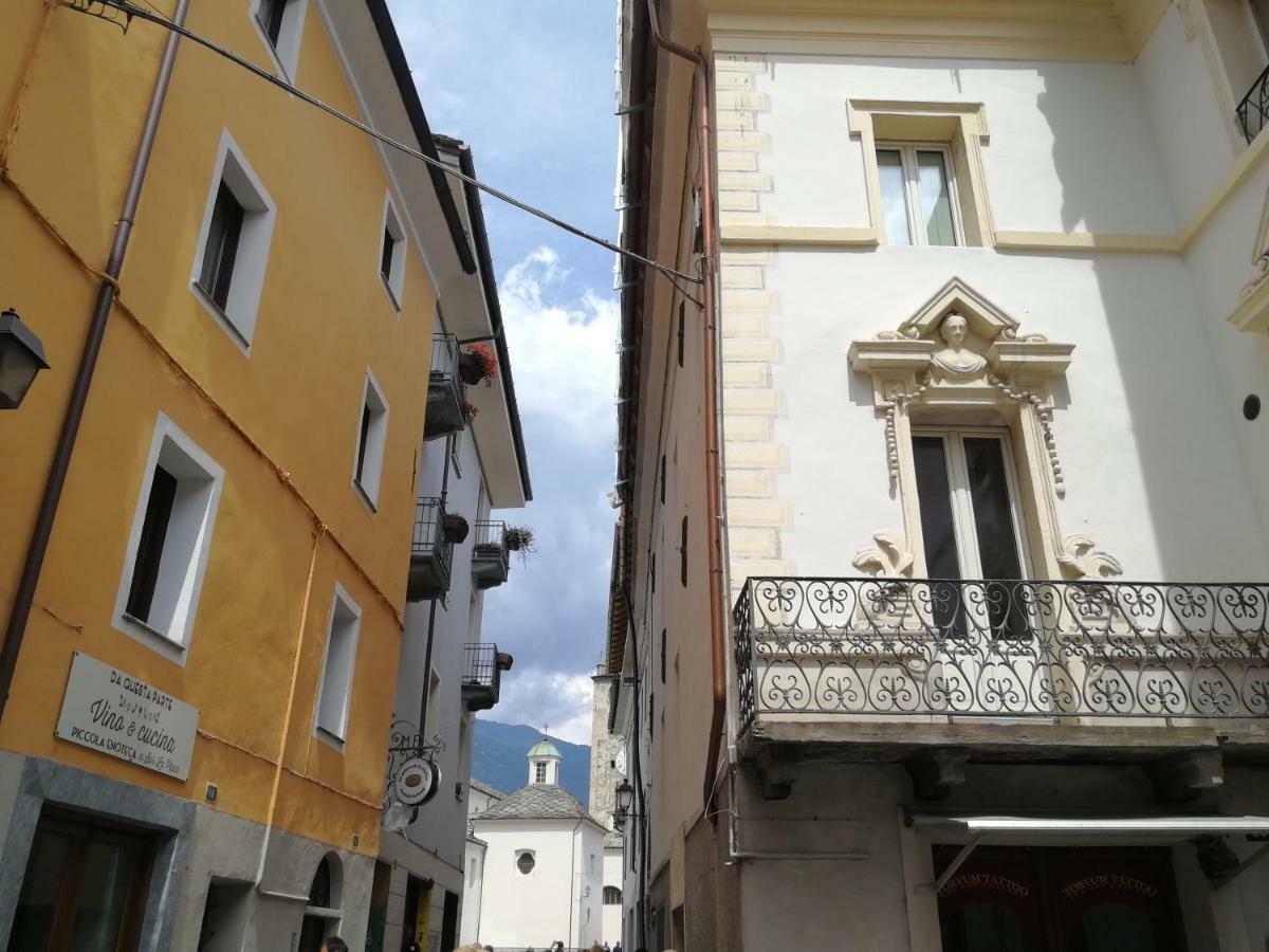 Appartamento Nel Centro Storico Di Aosta Con Vista Sui Ghiacciai Exteriör bild