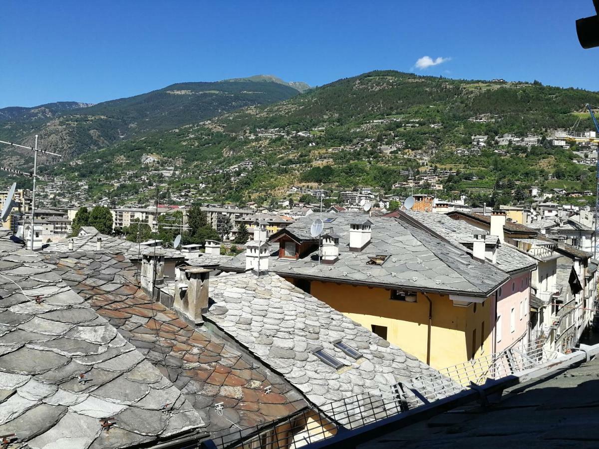 Appartamento Nel Centro Storico Di Aosta Con Vista Sui Ghiacciai Exteriör bild