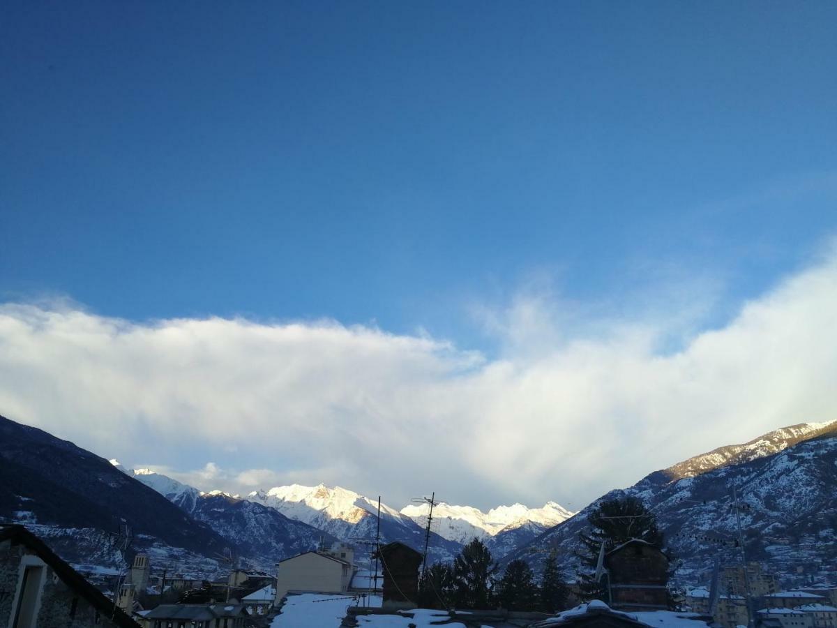 Appartamento Nel Centro Storico Di Aosta Con Vista Sui Ghiacciai Exteriör bild