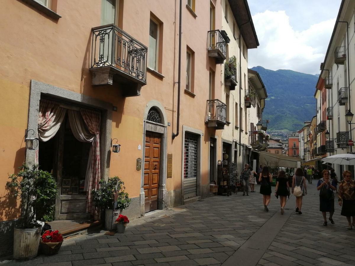 Appartamento Nel Centro Storico Di Aosta Con Vista Sui Ghiacciai Exteriör bild