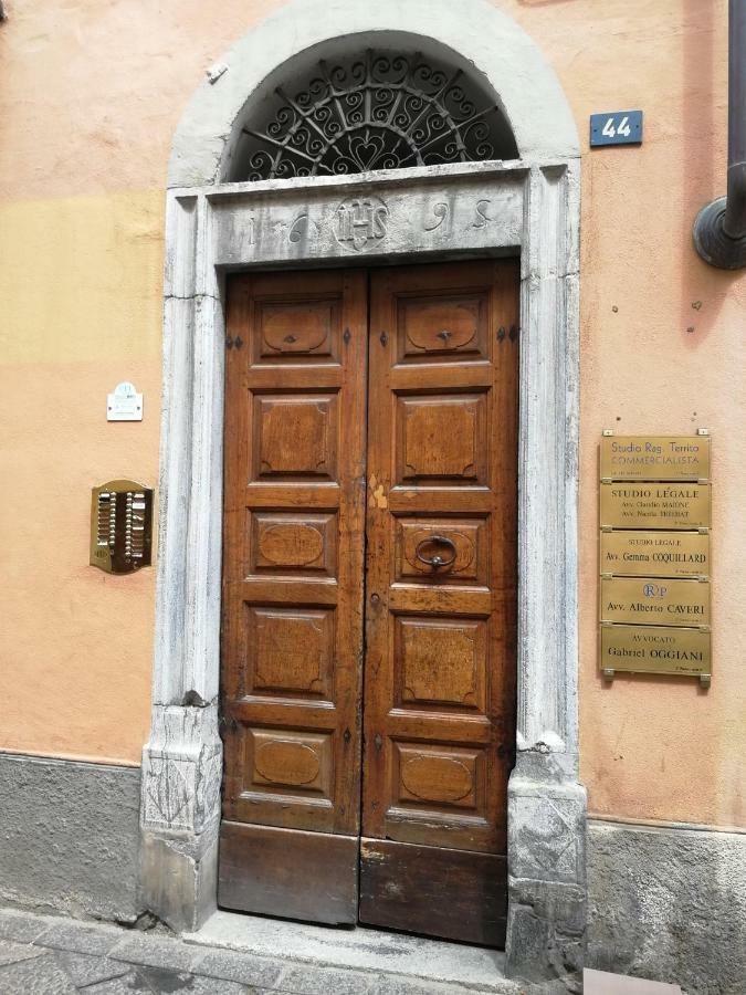 Appartamento Nel Centro Storico Di Aosta Con Vista Sui Ghiacciai Exteriör bild